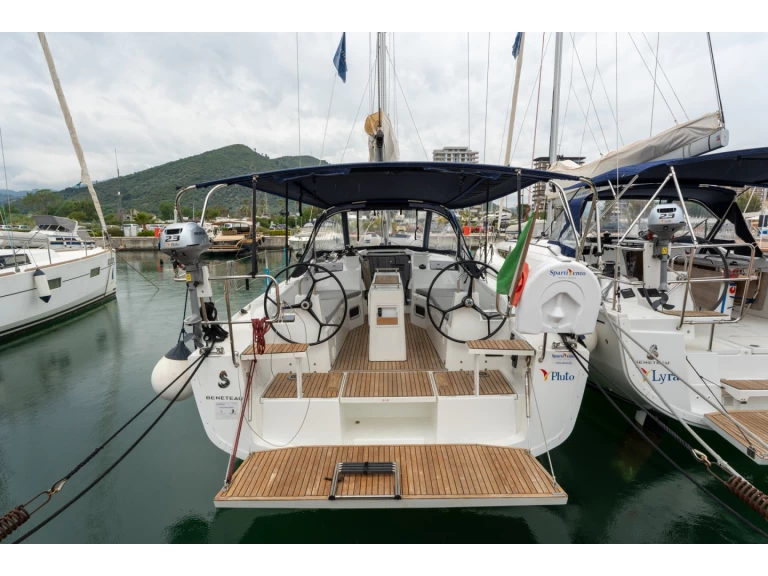 Rent a Bénéteau Oceanis 34.1 Salerno
