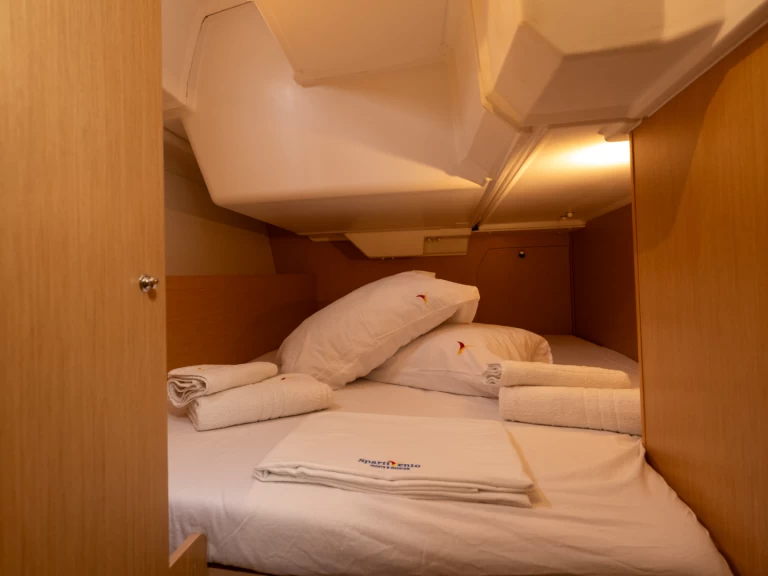 Sailboat rental with or without captain Bénéteau Salerno