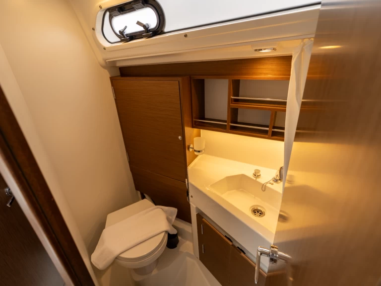 Yacht charter Salerno cheap Oceanis 34.1