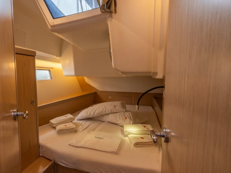 Rent a Bénéteau Oceanis 45 Salerno