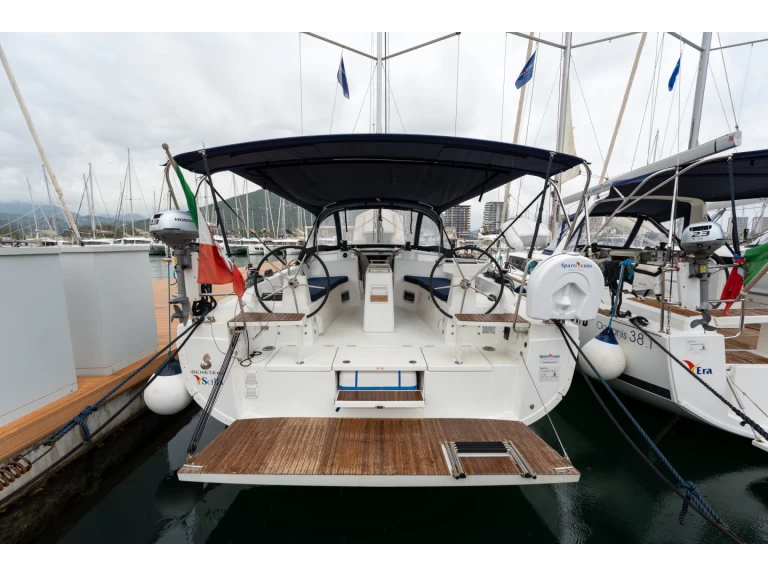 Sailboat rental in Salerno - Bénéteau Oceanis 37.1