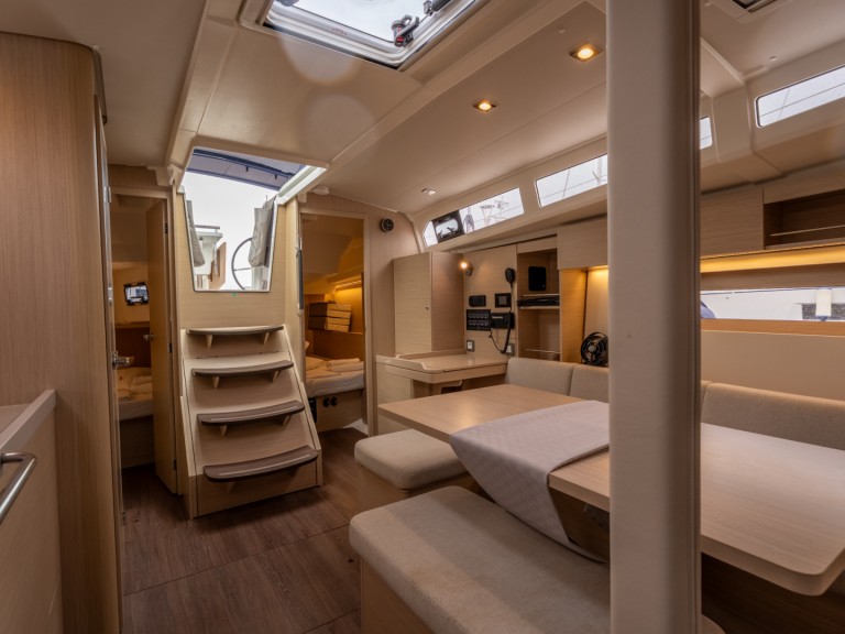 Boat rental Bénéteau Oceanis 37.1 in Salerno on Samboat