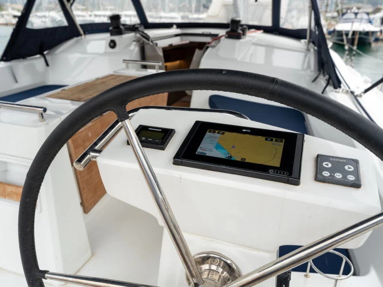 Sailboat rental with or without captain Bénéteau Salerno