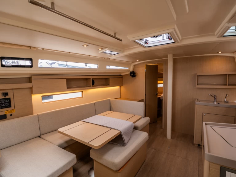 Bareboat Rental Sailboat Bénéteau with a boat licence