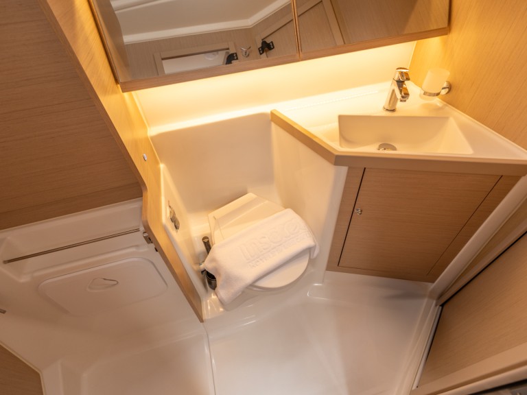 Bénéteau Oceanis 40.1 charter bareboat or captained in  Salerno