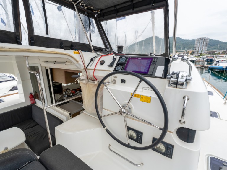 Catamaran rental in Salerno - Lagoon Lagoon 40