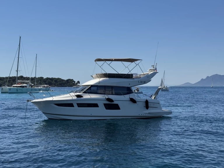 Jeanneau Prestige 350 Fly in Antibes on SamBoat