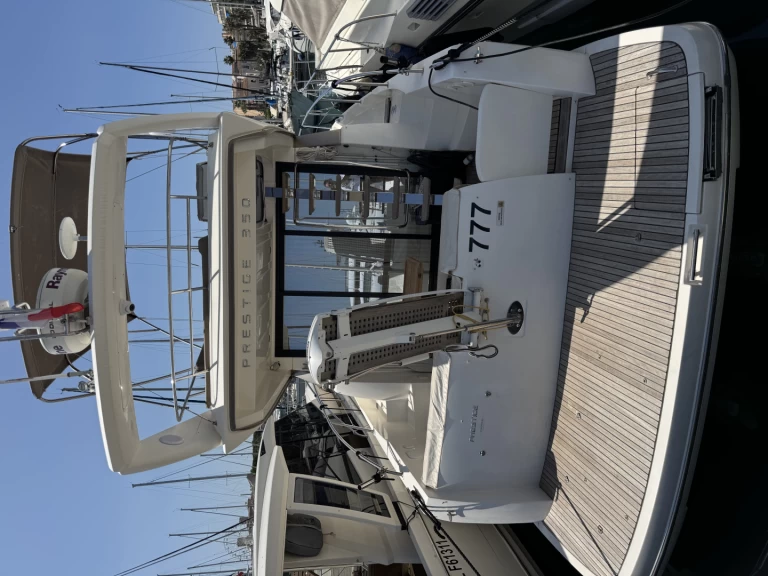 Rent a Jeanneau Prestige 350 Fly Antibes