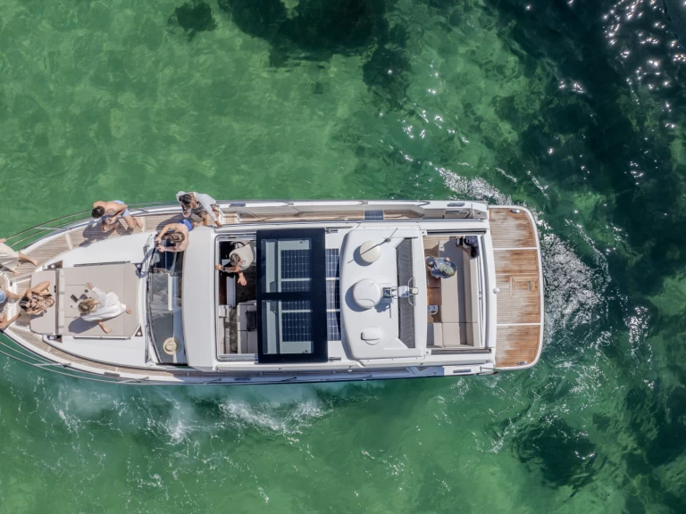 Rent a Grandezza 37 CA Vilamoura