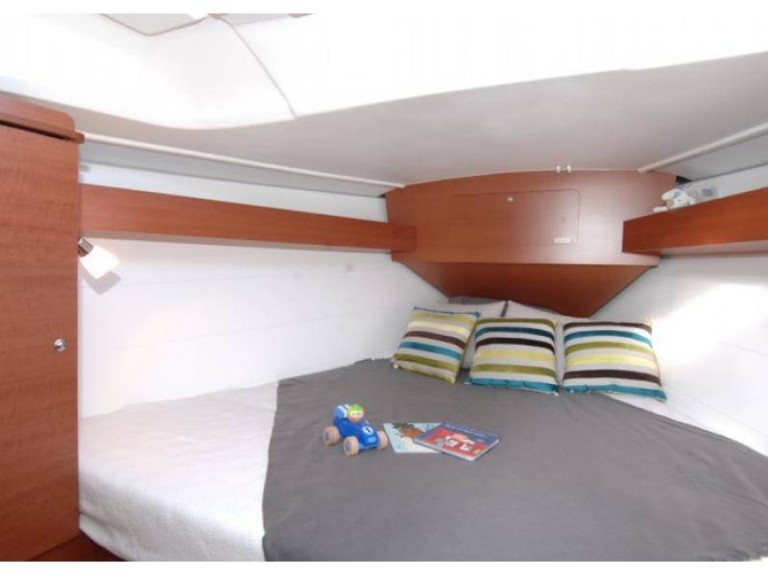 Sailboat for rent Propriano at the best price