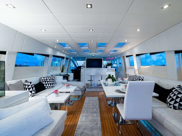 Yacht charter Miami cheap Cassinella