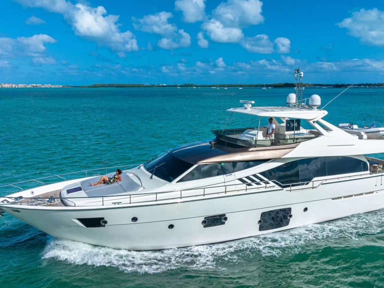 Luxury Yacht for rent Newport at the best price