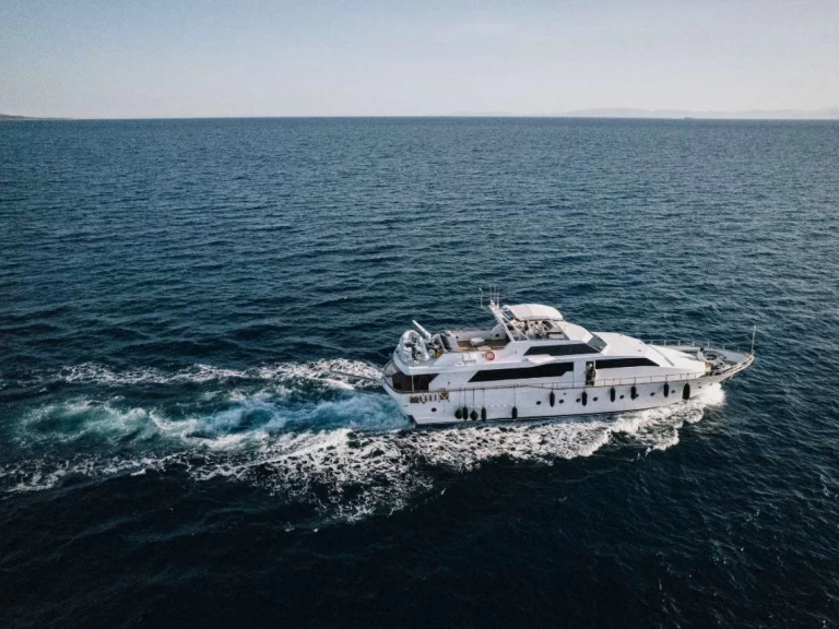 Bareboat Rental Luxury Yacht Versilcraft with a boat licence