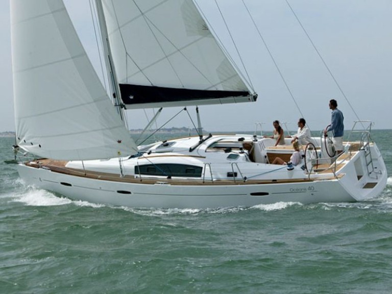 Sailboat for rent Kiáto at the best price