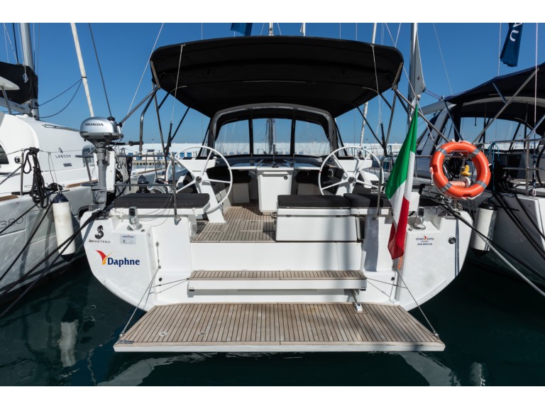Sailboat for rent Capo d'Orlando at the best price