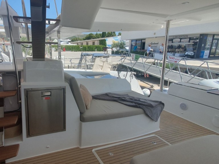 Rent a Fountaine Pajot Aura 51 Seget Donji