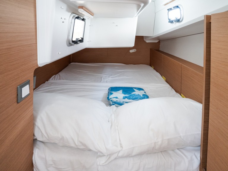 Sailboat rental in Castiglioncello - Jeanneau Sun Odyssey 380