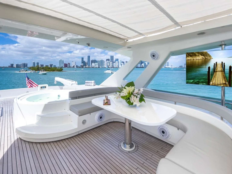 Luxury Yacht for rent Newport at the best price