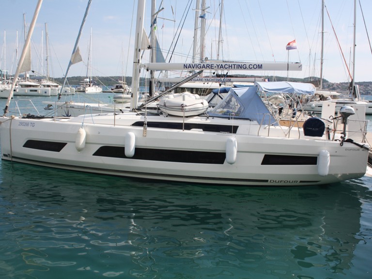 Sailboat for rent Seget Donji at the best price