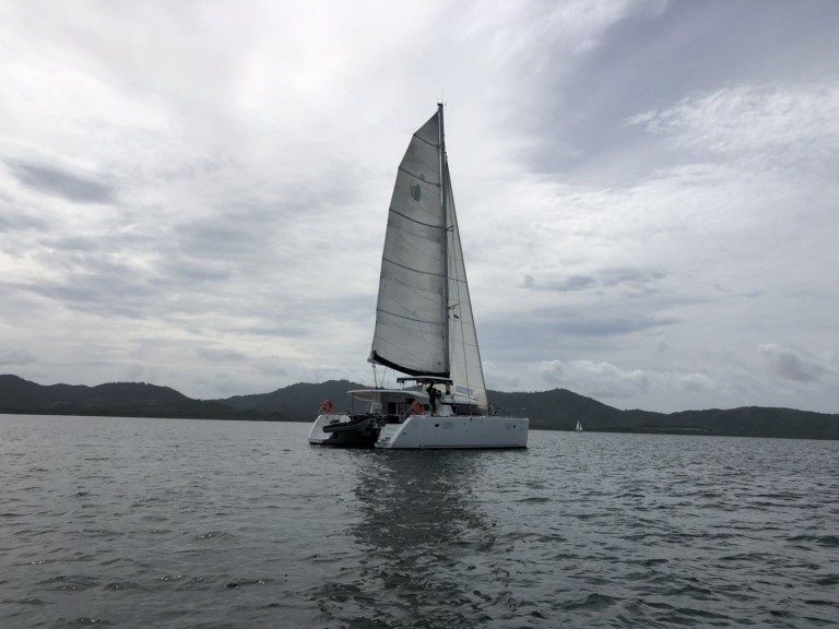 Catamaran rental in Mai Khao - Lagoon Lagoon 450 Sport Top
