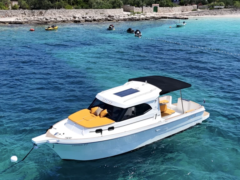 Boat rental Camaro 1000 in Trogir on Samboat
