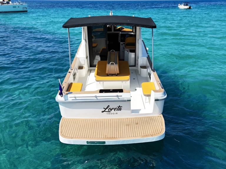 Bareboat Rental Motorboat Camaro with a boat licence