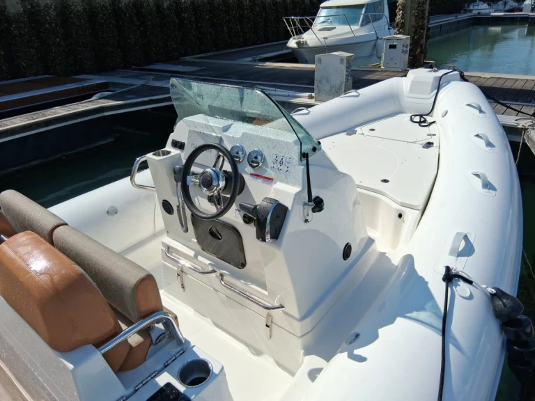 RIB rental with or without captain Zodiac La Rochelle