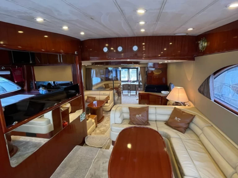 Bareboat Rental Luxury Yacht costom made with a boat licence