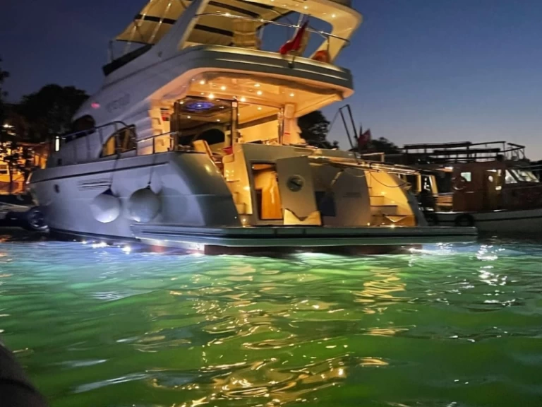 Luxury Yacht for rent Beşiktaş at the best price