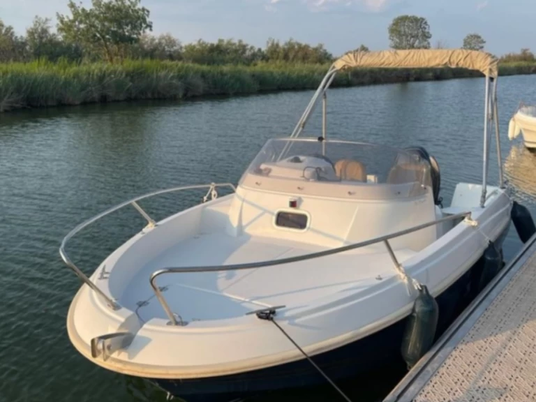 Jeanneau Cap Camarat 5.5 CC Serie 2 in Palavas-les-Flots on SamBoat