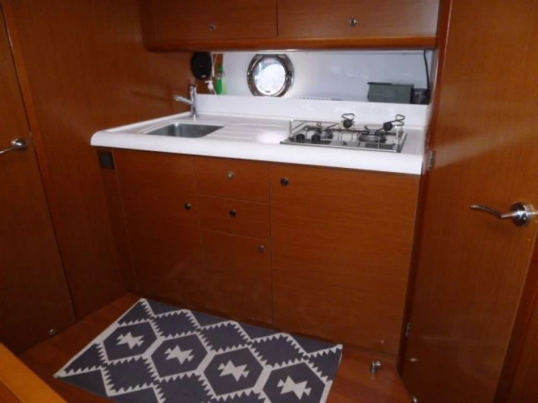 Rent a Bénéteau Gran Turismo 38 Fréjus