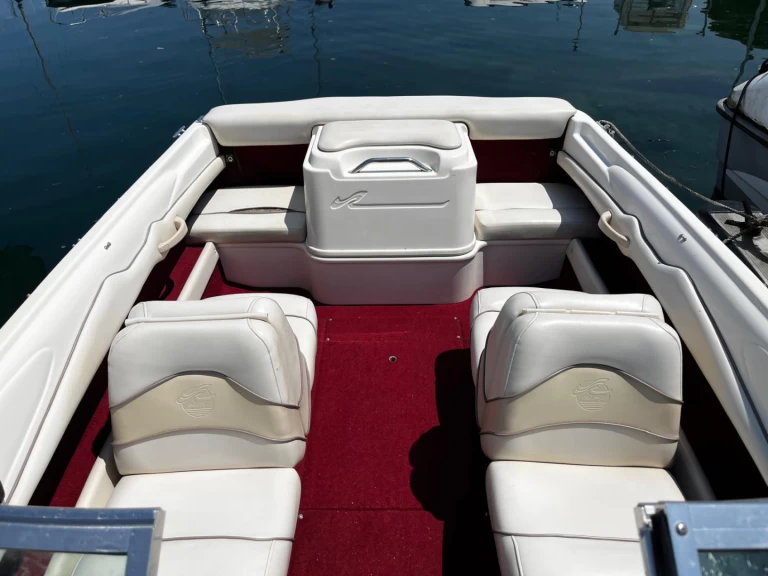 Bareboat Rental Motorboat Sea Ray with a boat licence