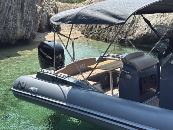 Motorboat rental in Gapeau - Jeanneau Cap Camarat 7.5 WA Serie 2