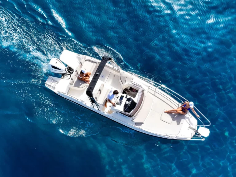 Bareboat Rental Motorboat Trimarchi with a boat licence