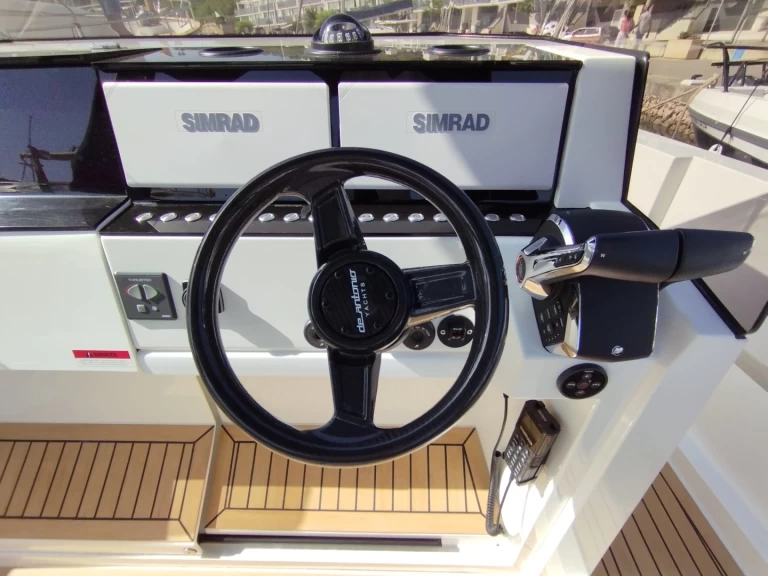 Boat rental DE ANTONIO Yachts D29 Open in Mahón on Samboat