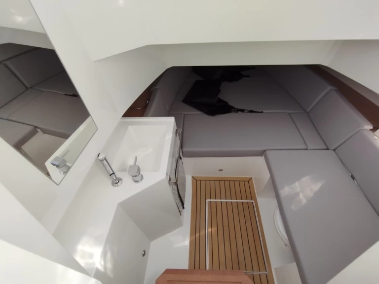 Motorboat rental with or without captain DE ANTONIO Yachts Mahón