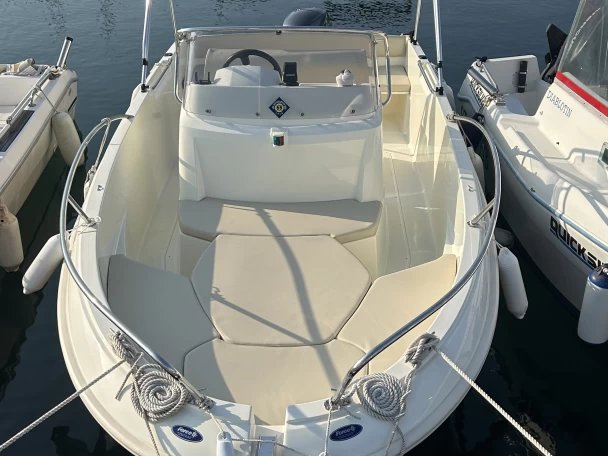 Jeanneau cap-camarat 505 Style charter bareboat or captained in  Saint-Raphaël