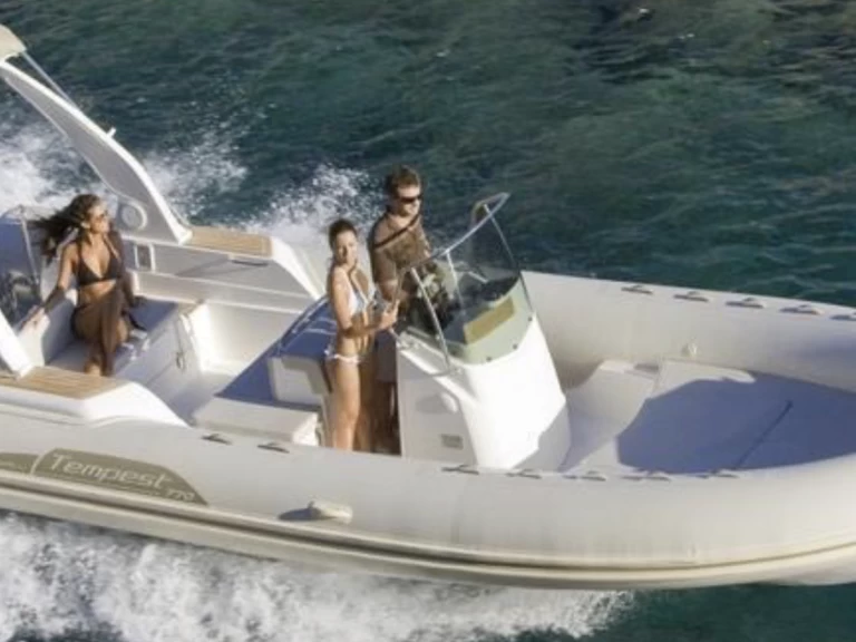 Capelli Tempest 800 in Arcachon on SamBoat