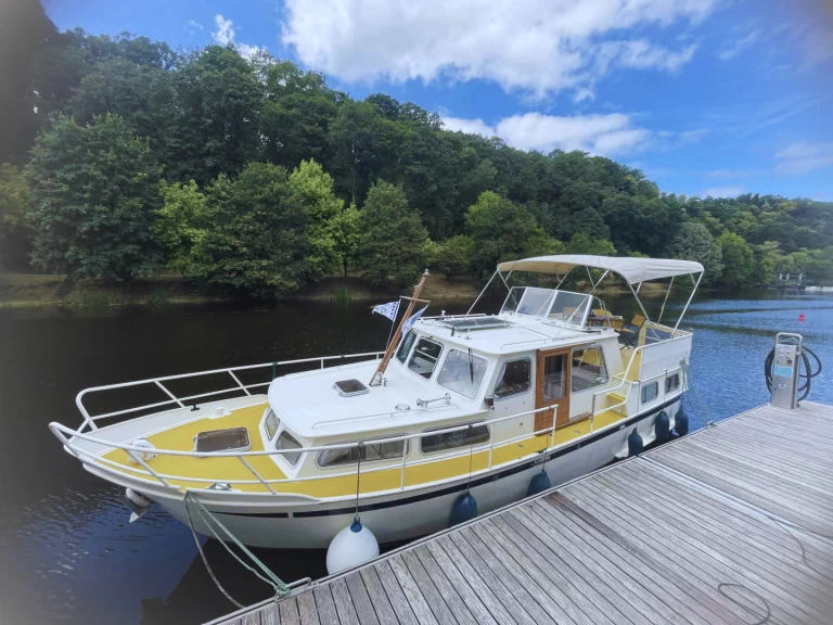 Boat rental Pedro 1020 in Saint-Nicolas des Eaux on Samboat