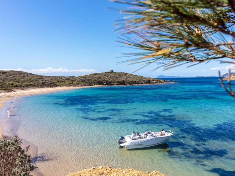 Bareboat Rental Motorboat Jeanneau with a boat licence