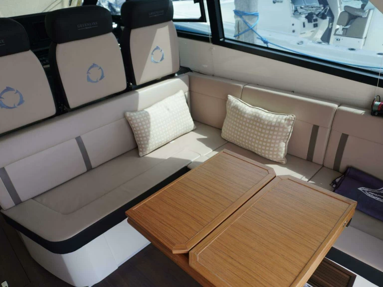 Motorboat rental with or without captain Jeanneau Golfe-Juan