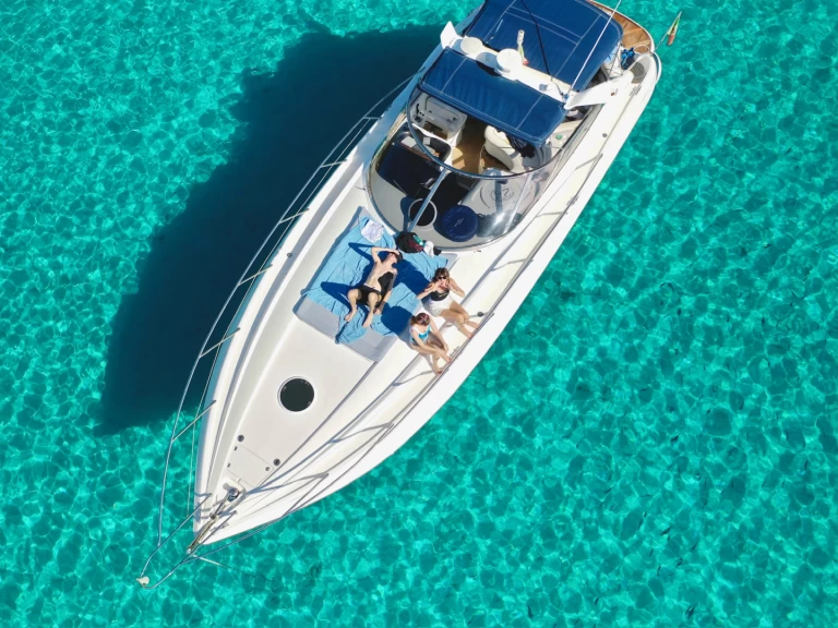 Sunseeker Camargue 44 in Cannigione on SamBoat
