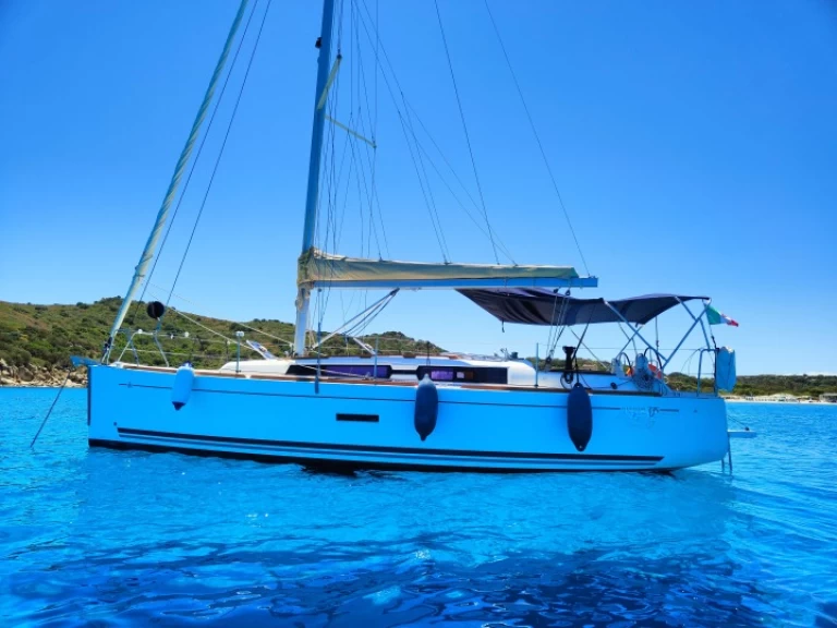 Dufour Dufour 335 Grand Large in Villasimius on SamBoat
