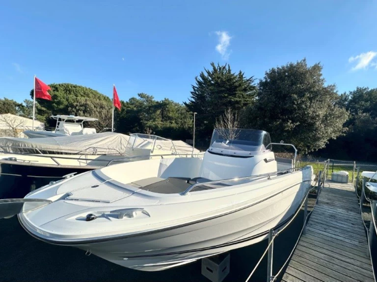 Bareboat Rental Motorboat Jeanneau with a boat licence