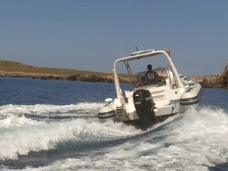 Yacht charter Fornells cheap day cruiser 800