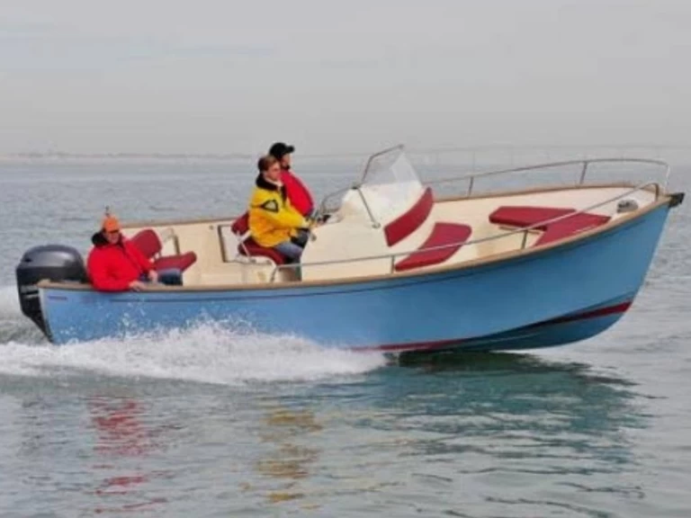 Boat rental Rea REA 23 OPEN MARINE in Toulon on Samboat
