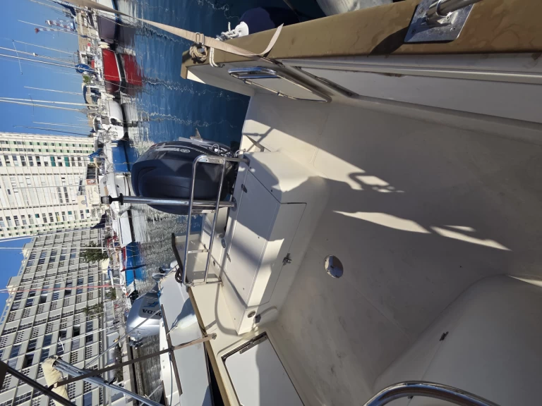 Motorboat for rent Toulon at the best price