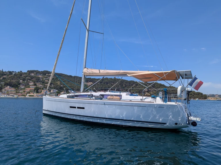 Yacht charter Saint-Mandrier-sur-Mer cheap Dufour 375 Grand Large