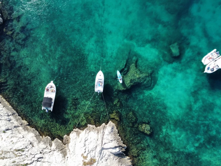 Motorboat rental in Marseille - B2 Marine Cap Ferret 550