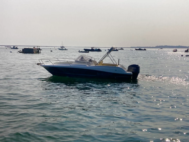 Boat rental Jeanneau Cap Camarat 7.15 WA in Lège-Cap-Ferret on Samboat